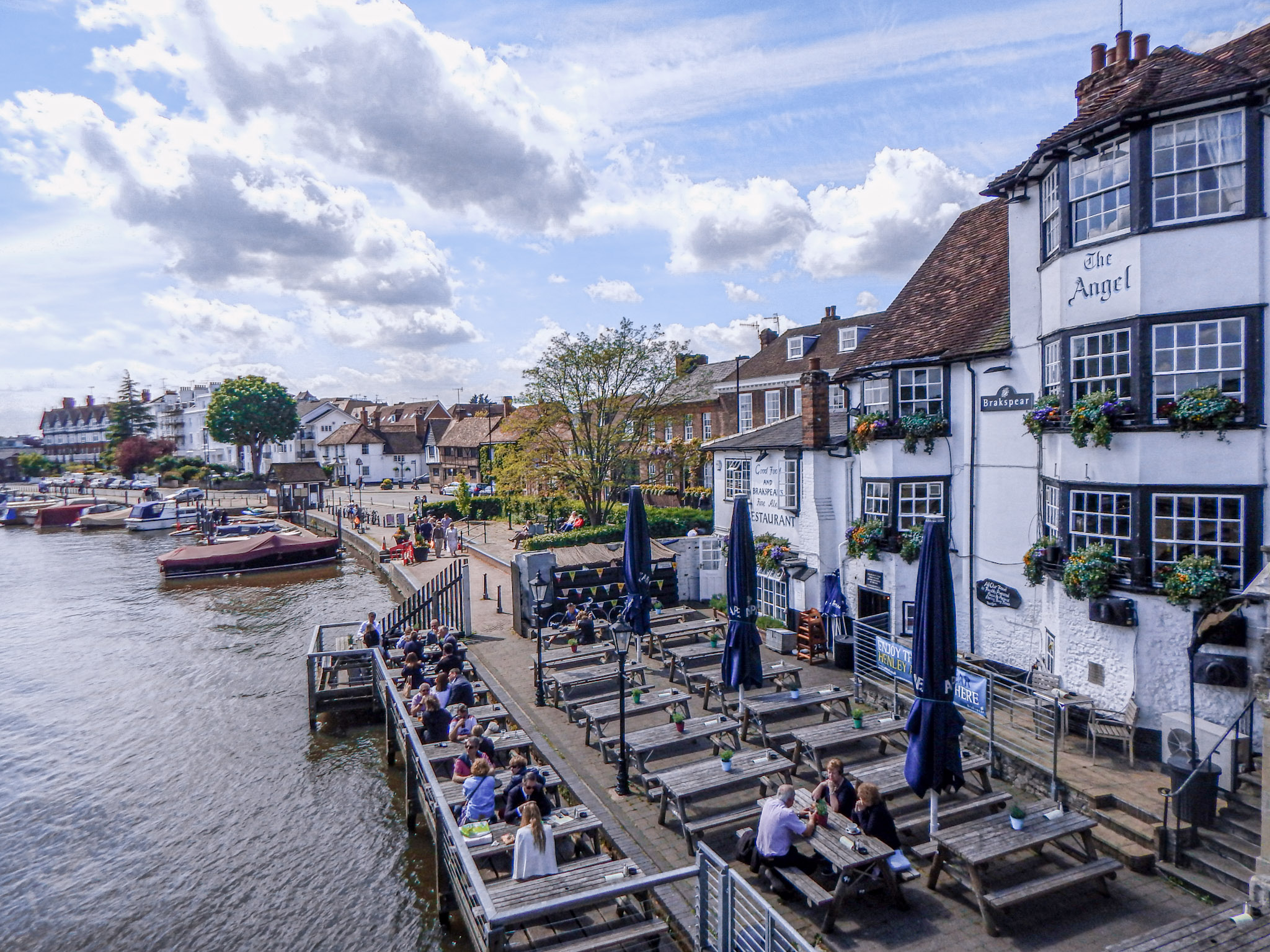 Top Pubs In Henley-on-Thames | Henley Royal Regatta - The Girl On The Move